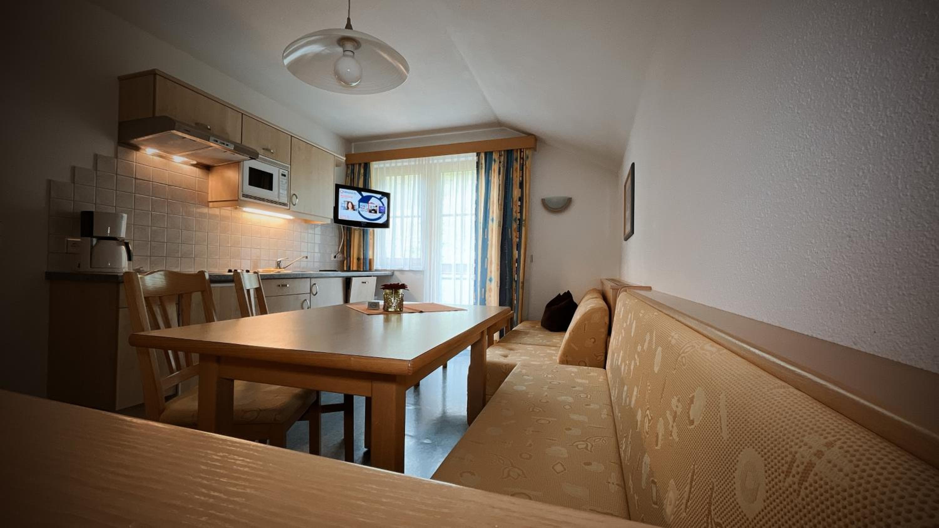 Apartment A mit 2 Schlafzimmern und Balkon - undefined