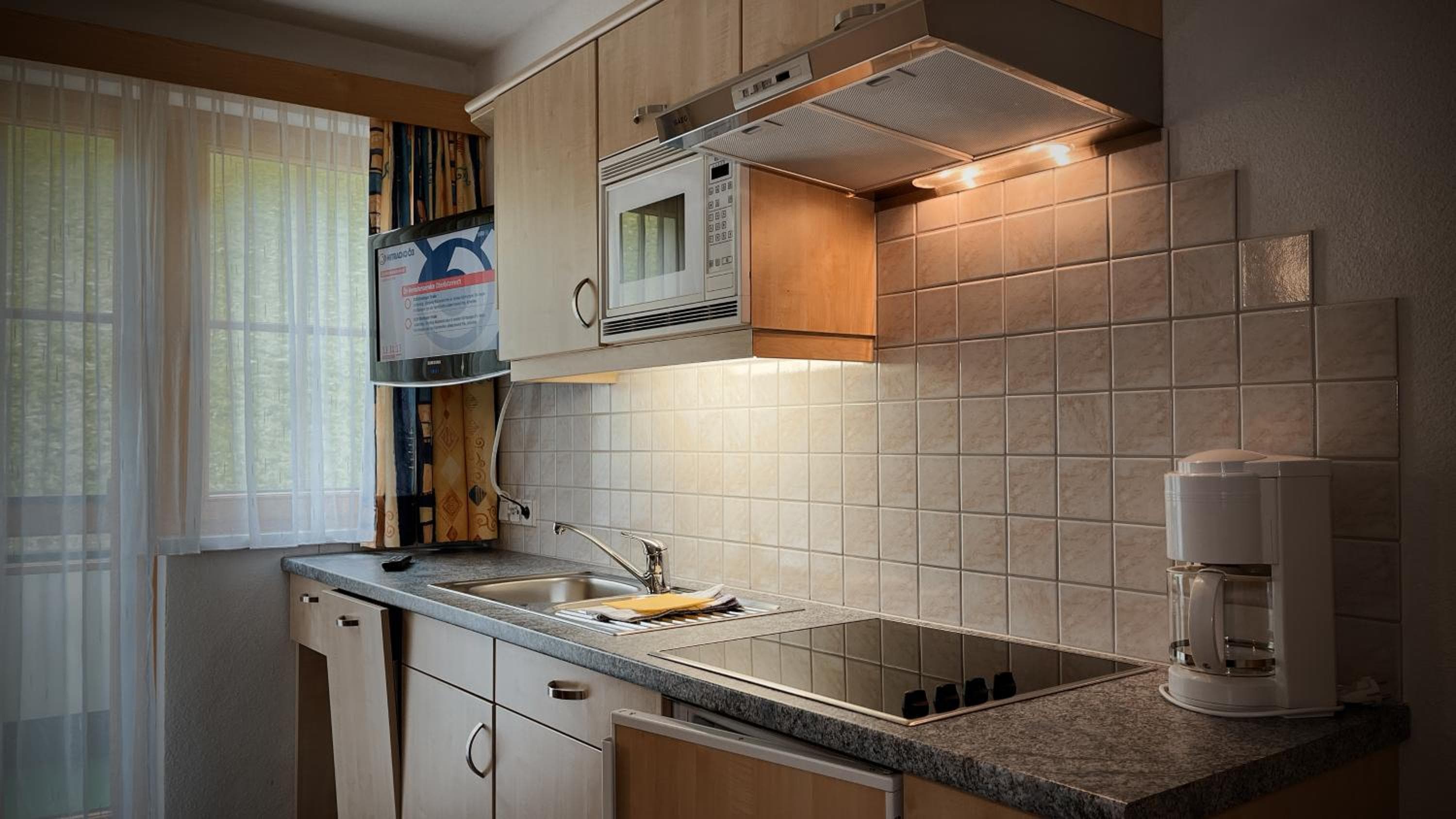 Apartment mit Balkon - 4